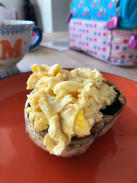 Airfryer giant mushroom on its own while you cook scrambled eggs on the hob and then serve the mushroom filled with the scrambled eggs (5 minutes at 180ºC)