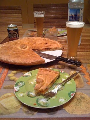 Galicia (Spain): Food and drink for the gourmet traveller. Traditional empanada and Estrella Galicia beer.