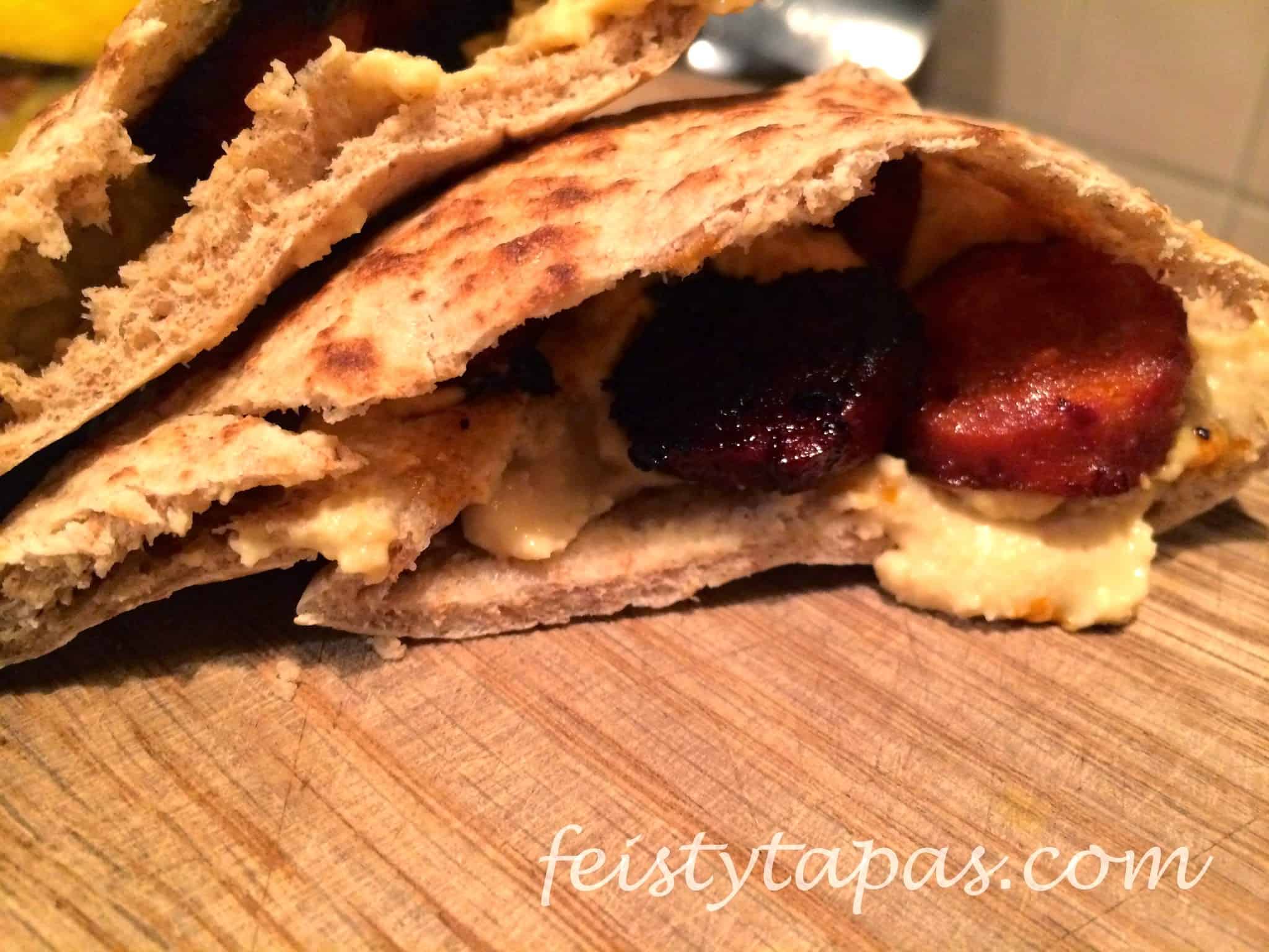 Feisty Tapas: Chorizo and hummus pita pockets / Pita con chorizo y humus