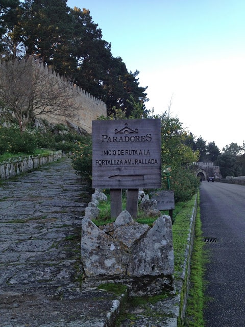 Start of the walking trail round the walls of the Parador