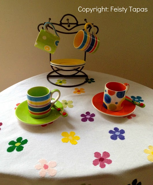 Tablecloth with cross-stitch flowers Pink, green, yellow, red, purple, lime, lemon, mantel con flores bordadas a punto de cruz, point de croix