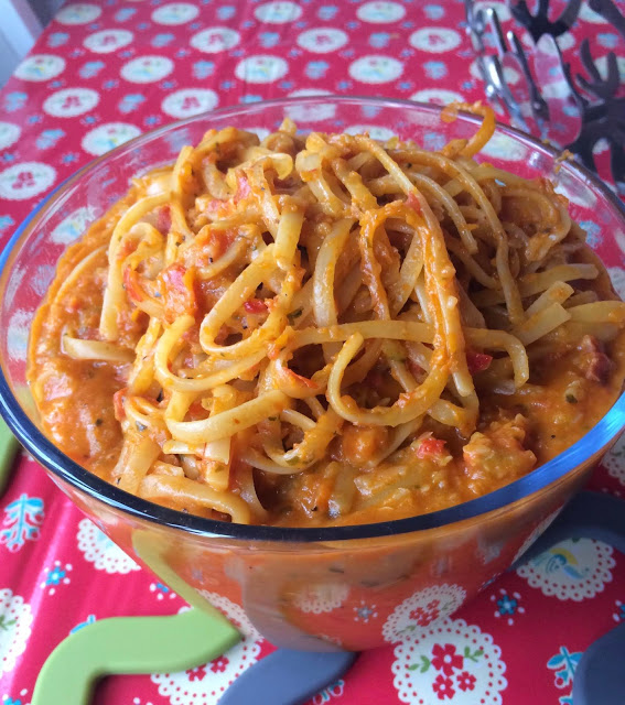 Thermomix: Creamy chorizo pasta / Pasta cremosa con chorizo Thermomix Creamy chorizo pasta. A delicious and super easy all-in-one Thermomix dish. Let me know if you try it