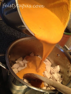 Paso 7: echar la salsa de curry al pollo Pollo a la mantequilla, butter chicken, murgh makhani