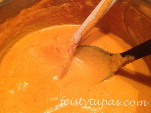 La salsa del Pollo a la mantequilla tal cual sale de la Thermomix, cremosita curry, español, receta, india, arroz, salsa,