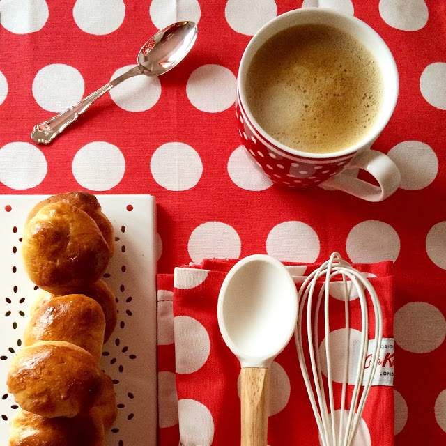 Bollos suizos and medias noches - Spanish sweet bread in the Thermomix Bollos suizos and medias noches - Spanish sweet bread in the Thermomix. A bit like Spanish brioche