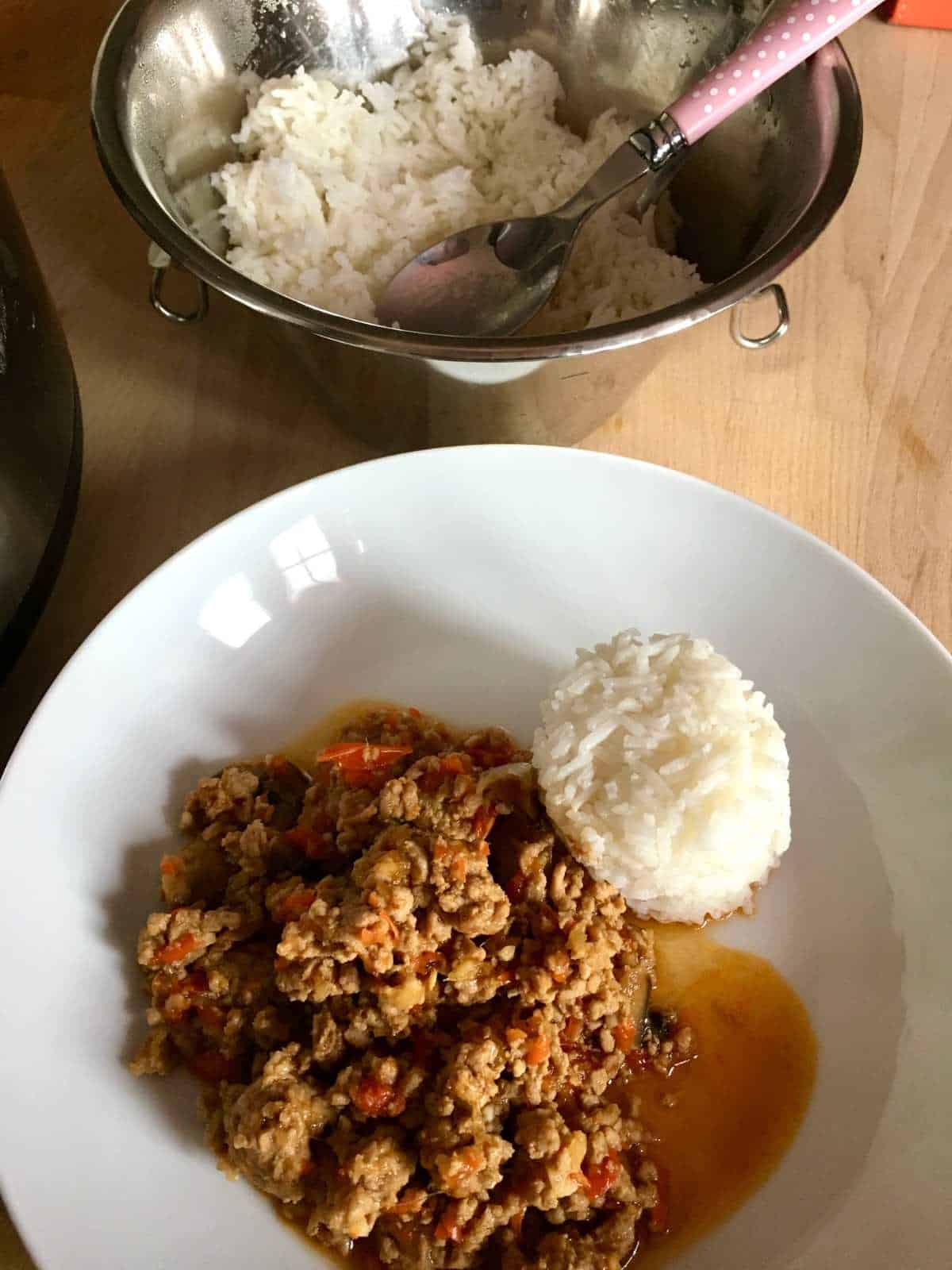 Photo of the lovely lemony mince with the rice served on the top right, the bowl with the cooked rice is seen at the back