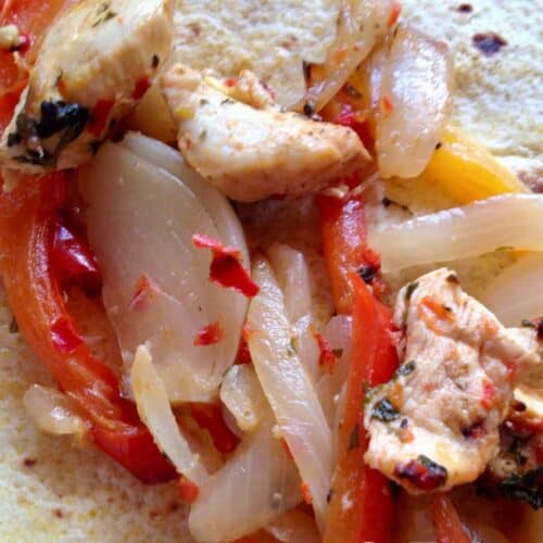 Really terrible photo of this delicious chicken fajita recipe, you have to have a sense of humour in life and this is one of those moments when it comes in useful so imagine me winking at you right now, it really is that terrible a photo but the recipe is amazing